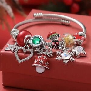 Sparkling Green Christmas Expanding Charm Bracelet with Pandora Type Beads!